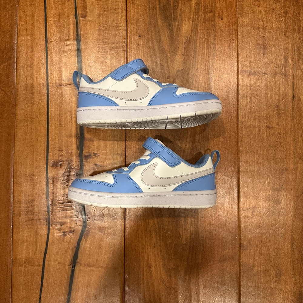 GREAT CONDITION Nike Kids Blue and White Sneakers